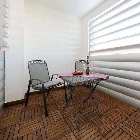 Appartement Lovely In With Wifi Zadar